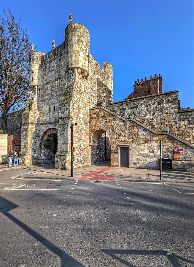 York Staycation With Free Parking 0*,